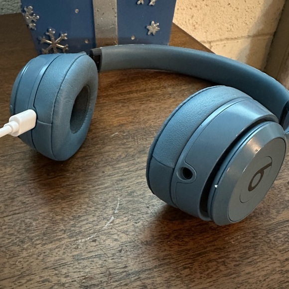 Beats by Dre Over-Ear Headphones - Blue - Picture 9 of 9
